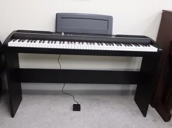 アンプ出力9W×2スピーカー【送料無料】KORG 電子ピアノ　SP-170S